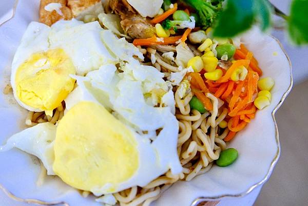 全聯新品3分鐘上桌!春水堂監製鐵板麵好吃嗎?上班族冷凍庫救星