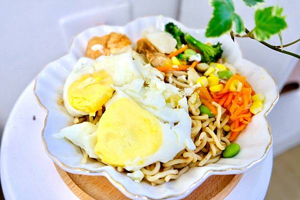 全聯新品3分鐘上桌!春水堂監製鐵板麵好吃嗎?上班族冷凍庫救星