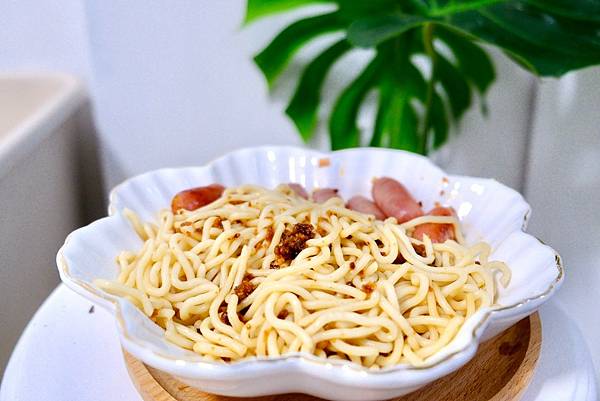 全聯新品3分鐘上桌!春水堂監製鐵板麵好吃嗎?上班族冷凍庫救星