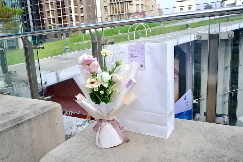 直擊PARK2草悟廣場「小戶人家」24H鮮花販賣機 💐,NT