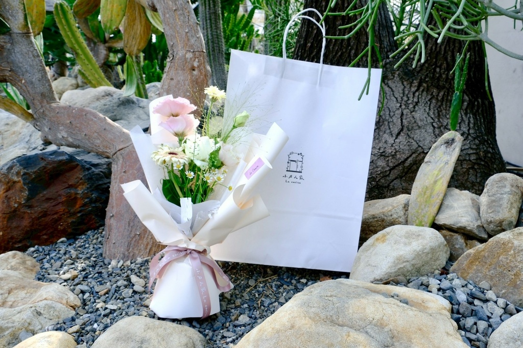 直擊PARK2草悟廣場「小戶人家」24H鮮花販賣機 💐,NT