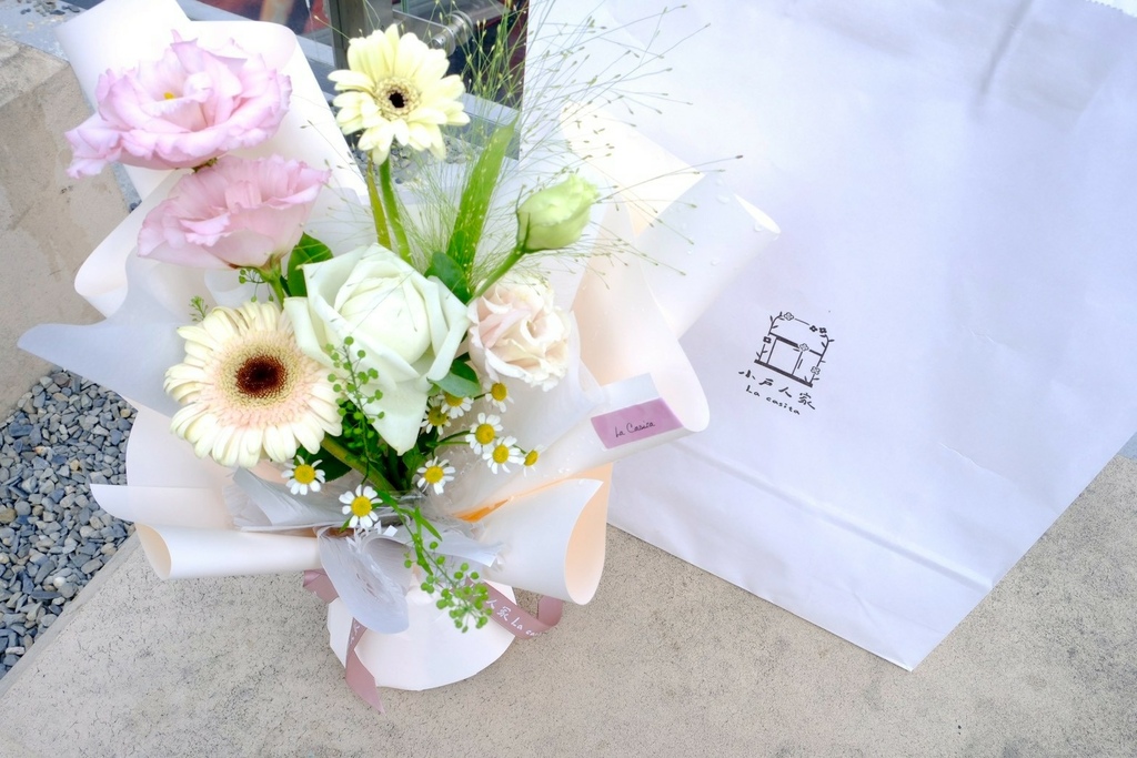 直擊PARK2草悟廣場「小戶人家」24H鮮花販賣機 💐,NT