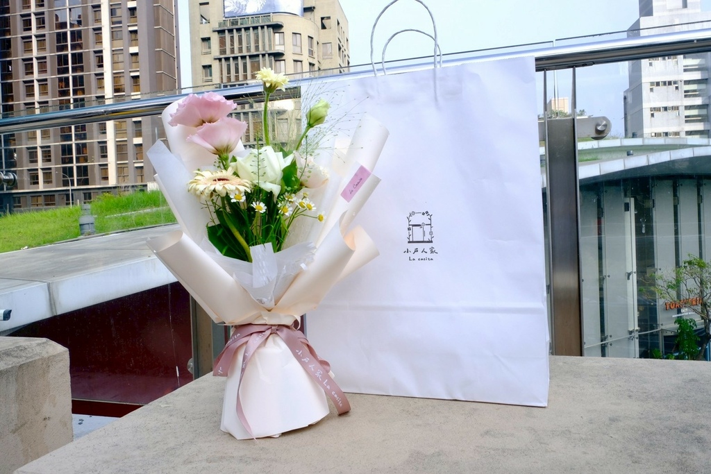 直擊PARK2草悟廣場「小戶人家」24H鮮花販賣機 💐,NT