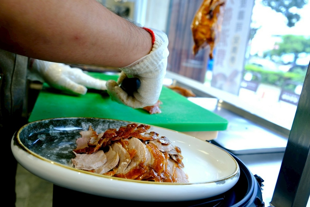 千元有找!台中高CP值烤鴨套餐!琉璃鴨握壽司、濃蝦湯泡飯、焗
