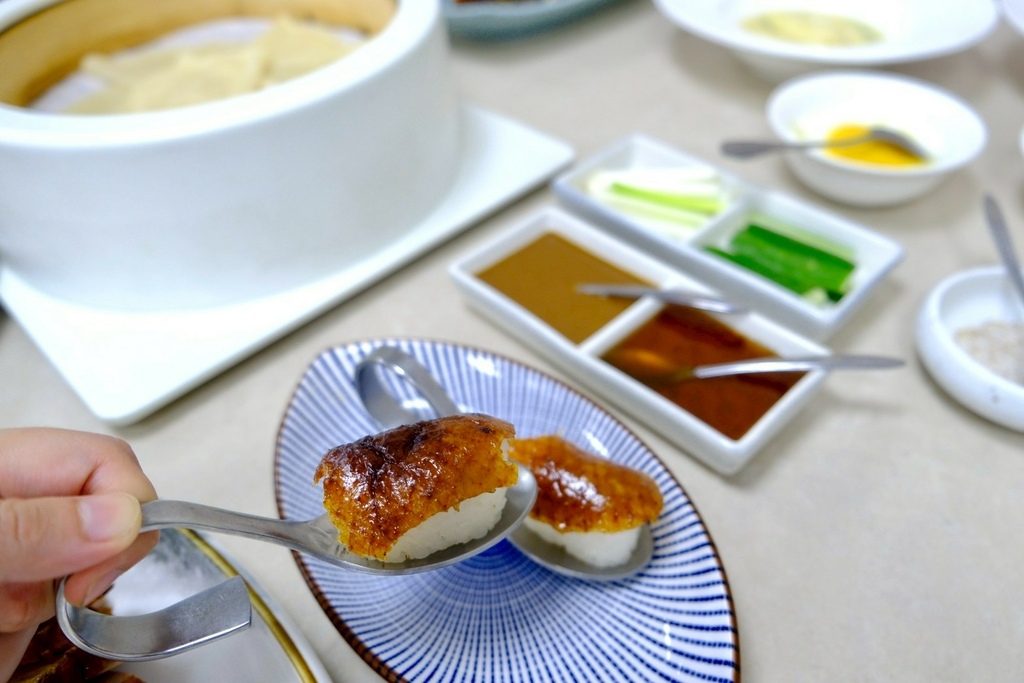 千元有找!台中高CP值烤鴨套餐!琉璃鴨握壽司、濃蝦湯泡飯、焗