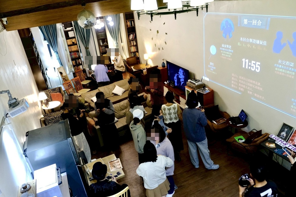 下班後我潛入了一場神秘魔術秀...沒想到兇手就在我們之中！😱