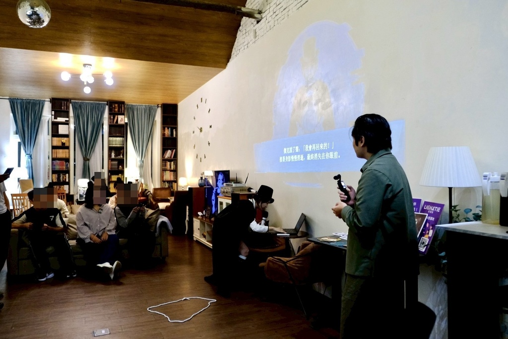 下班後我潛入了一場神秘魔術秀...沒想到兇手就在我們之中！😱