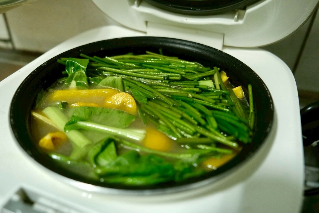 開箱「鹽麴雞白湯」天花板！十味觀x樂雅樂聯名湯底，10分鐘複