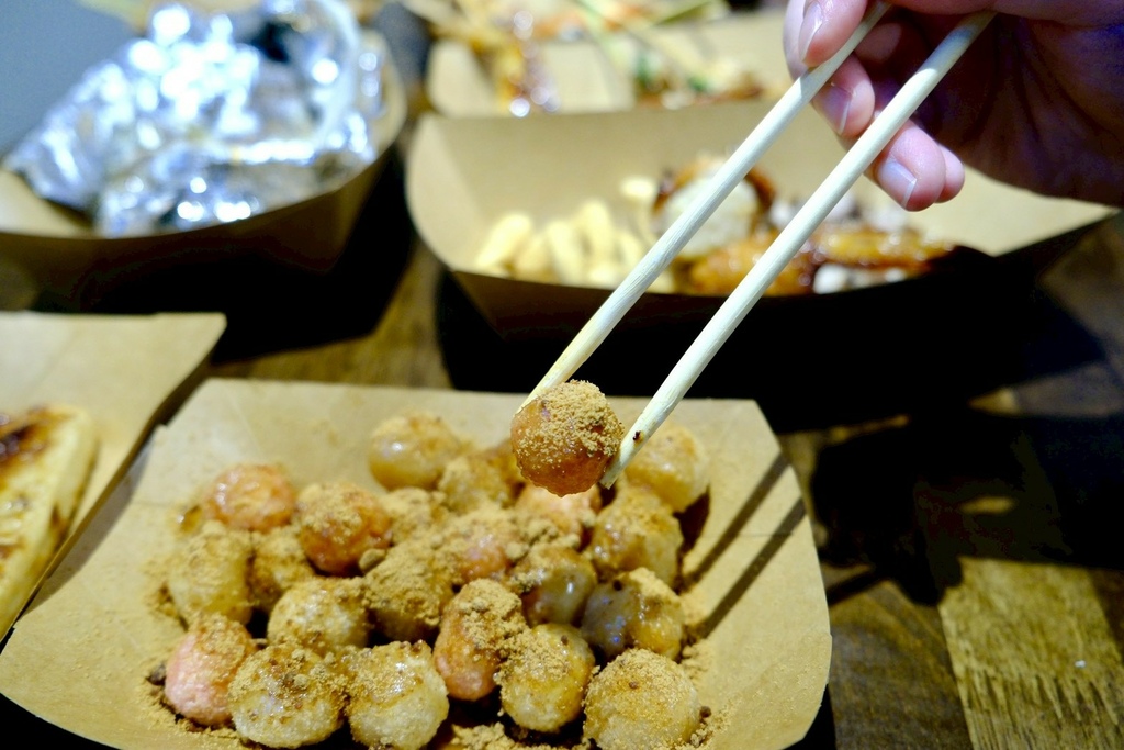 新店隱藏版美食!光明街「邱比特串燒」平價串燒開箱,爆汁紙包魚