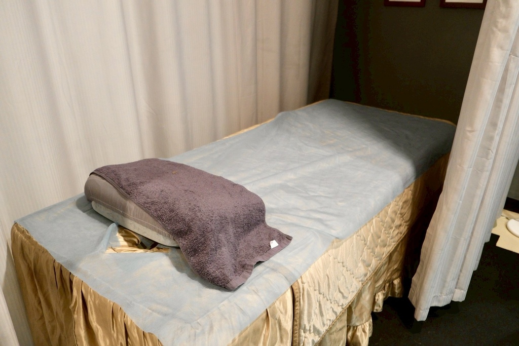 台北松山按摩推薦｜蒸蒸日上熱療養生所：獻給被工作榨乾的你，一