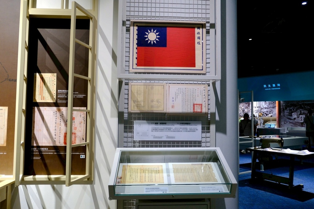 林口不只三井Outlet！新開幕「國家檔案館」一日遊：絕美紅