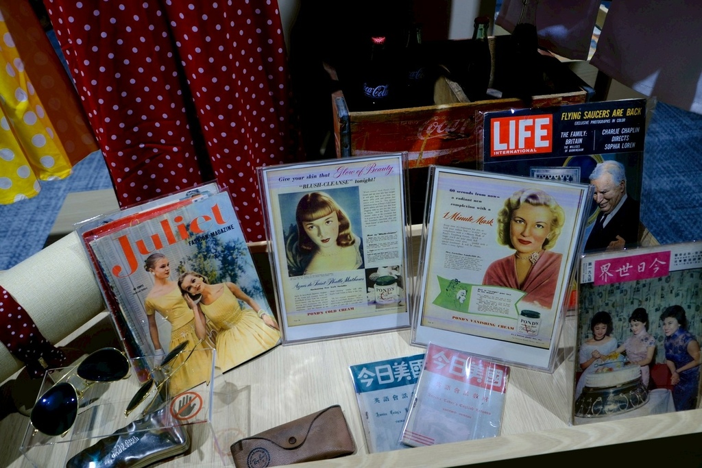 林口不只三井Outlet！新開幕「國家檔案館」一日遊：絕美紅