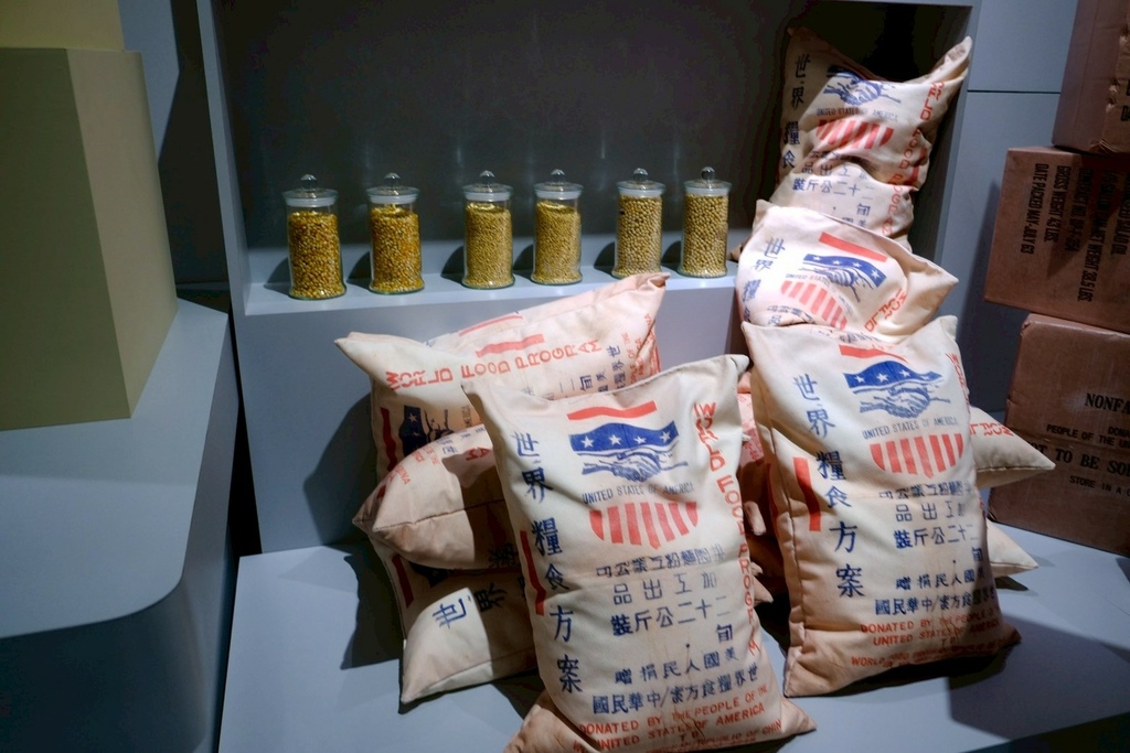 林口不只三井Outlet！新開幕「國家檔案館」一日遊：絕美紅