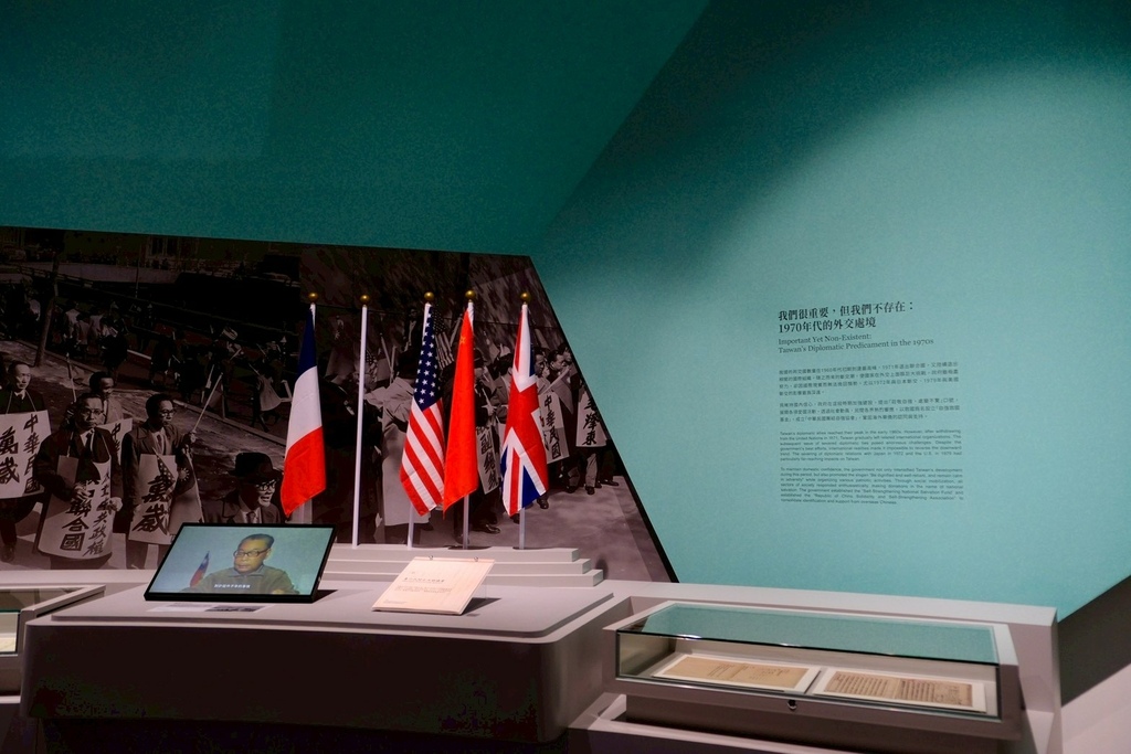 林口不只三井Outlet！新開幕「國家檔案館」一日遊：絕美紅