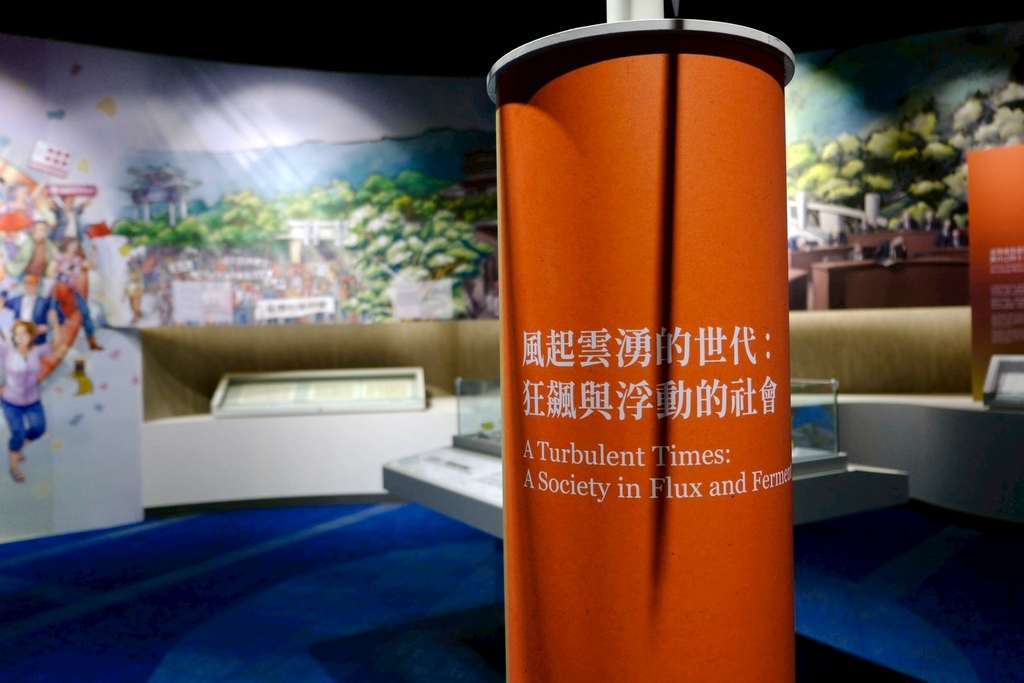 林口不只三井Outlet！新開幕「國家檔案館」一日遊：絕美紅