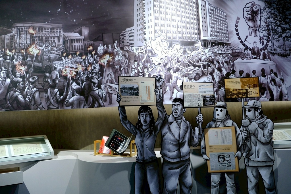 林口不只三井Outlet！新開幕「國家檔案館」一日遊：絕美紅