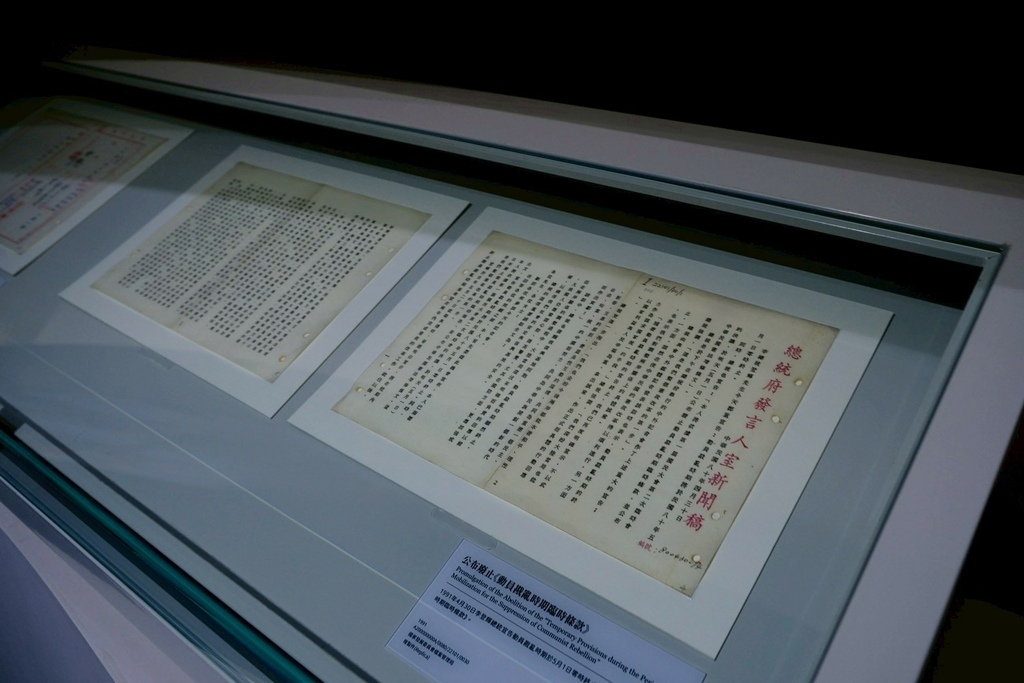 林口不只三井Outlet！新開幕「國家檔案館」一日遊：絕美紅