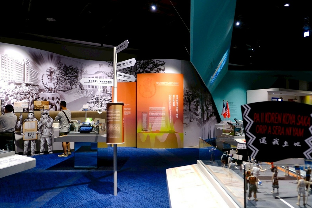 林口不只三井Outlet！新開幕「國家檔案館」一日遊：絕美紅