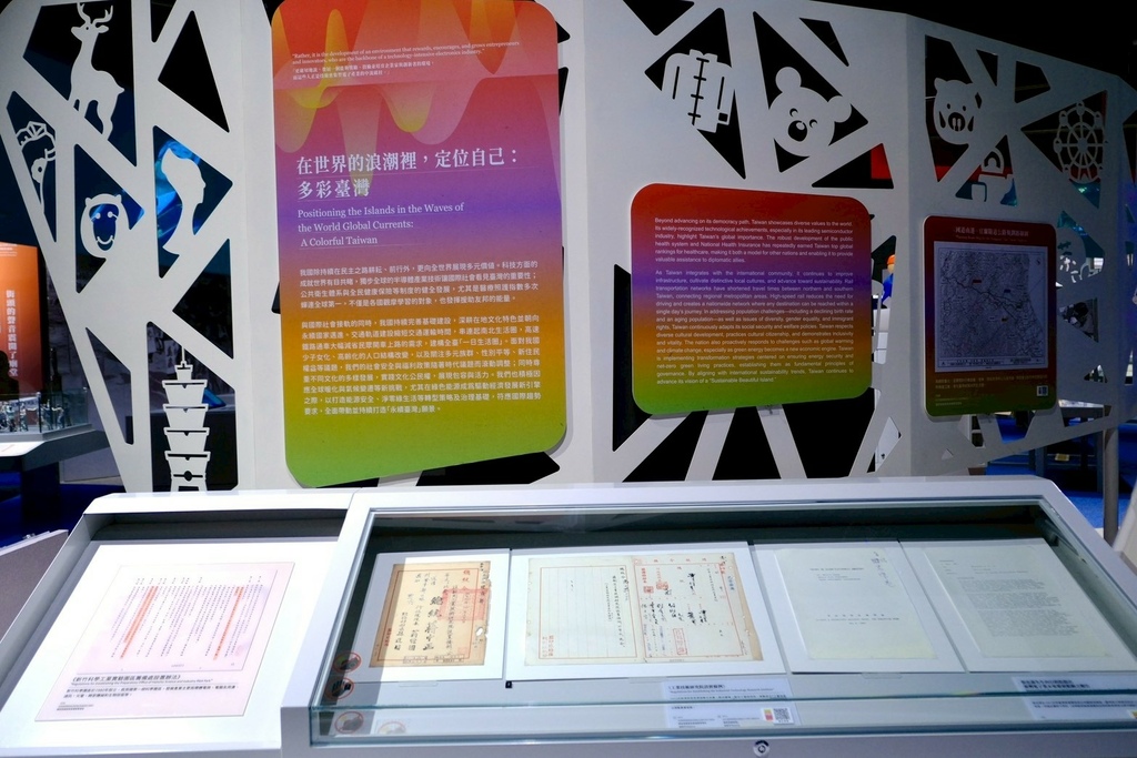 林口不只三井Outlet！新開幕「國家檔案館」一日遊：絕美紅