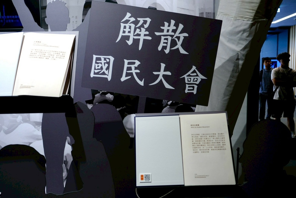 林口不只三井Outlet！新開幕「國家檔案館」一日遊：絕美紅