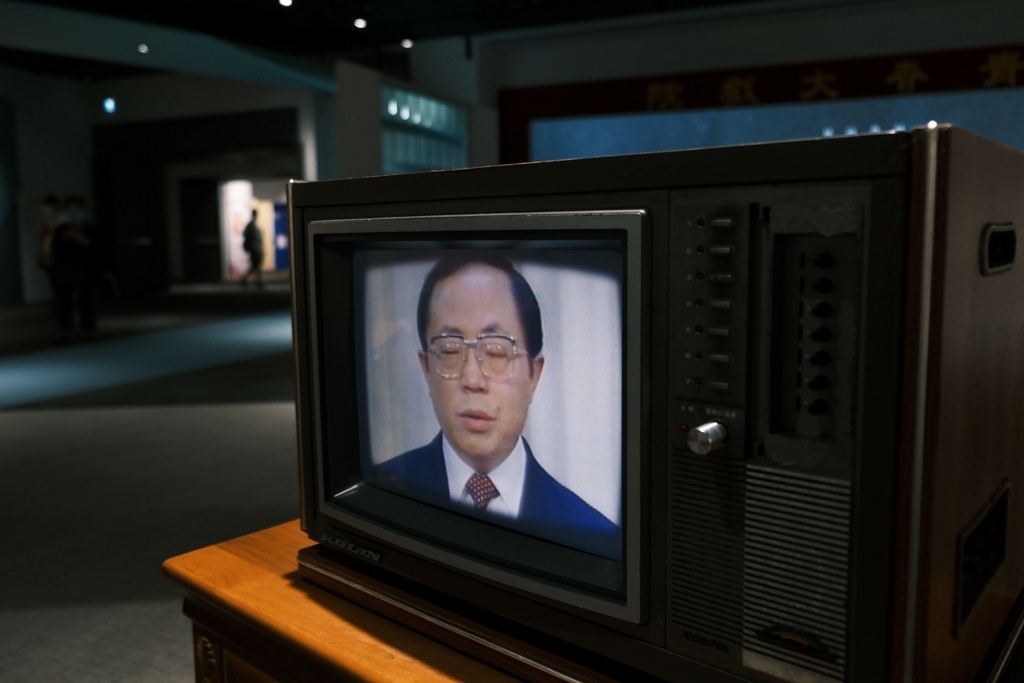 林口不只三井Outlet！新開幕「國家檔案館」一日遊：絕美紅