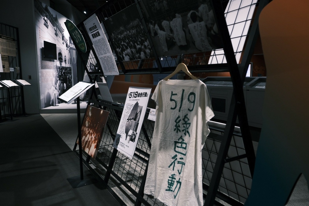 林口不只三井Outlet！新開幕「國家檔案館」一日遊：絕美紅