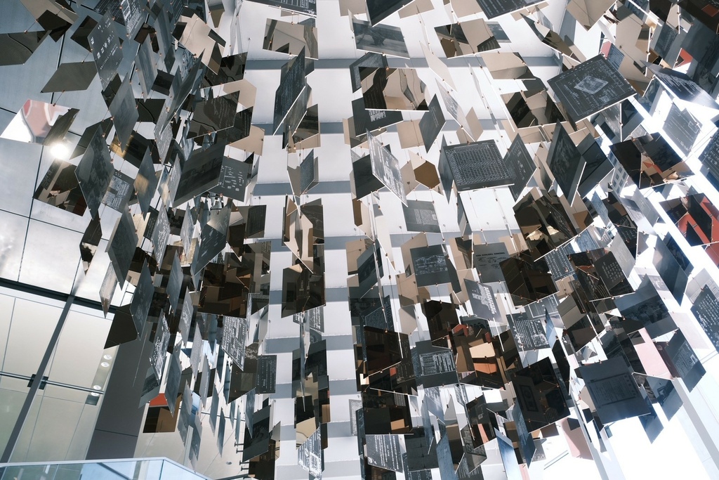 林口不只三井Outlet！新開幕「國家檔案館」一日遊：絕美紅