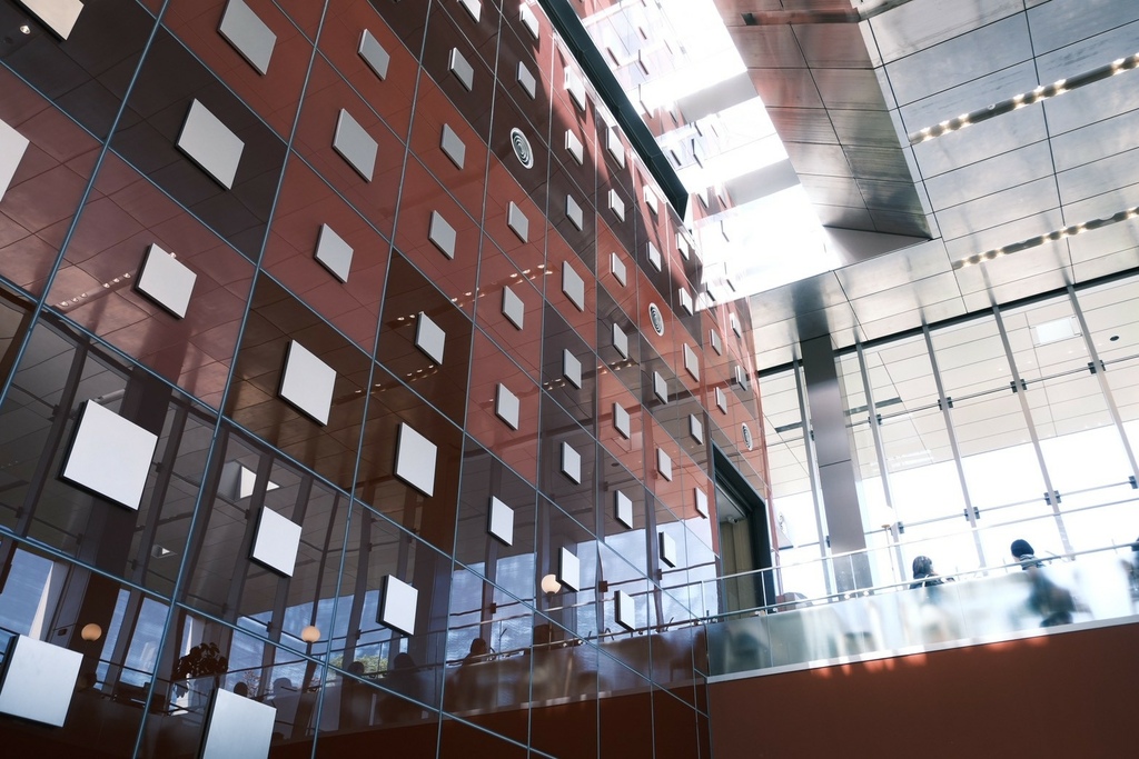 林口不只三井Outlet！新開幕「國家檔案館」一日遊：絕美紅