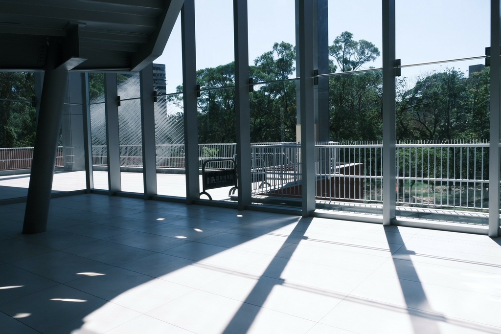 林口不只三井Outlet！新開幕「國家檔案館」一日遊：絕美紅