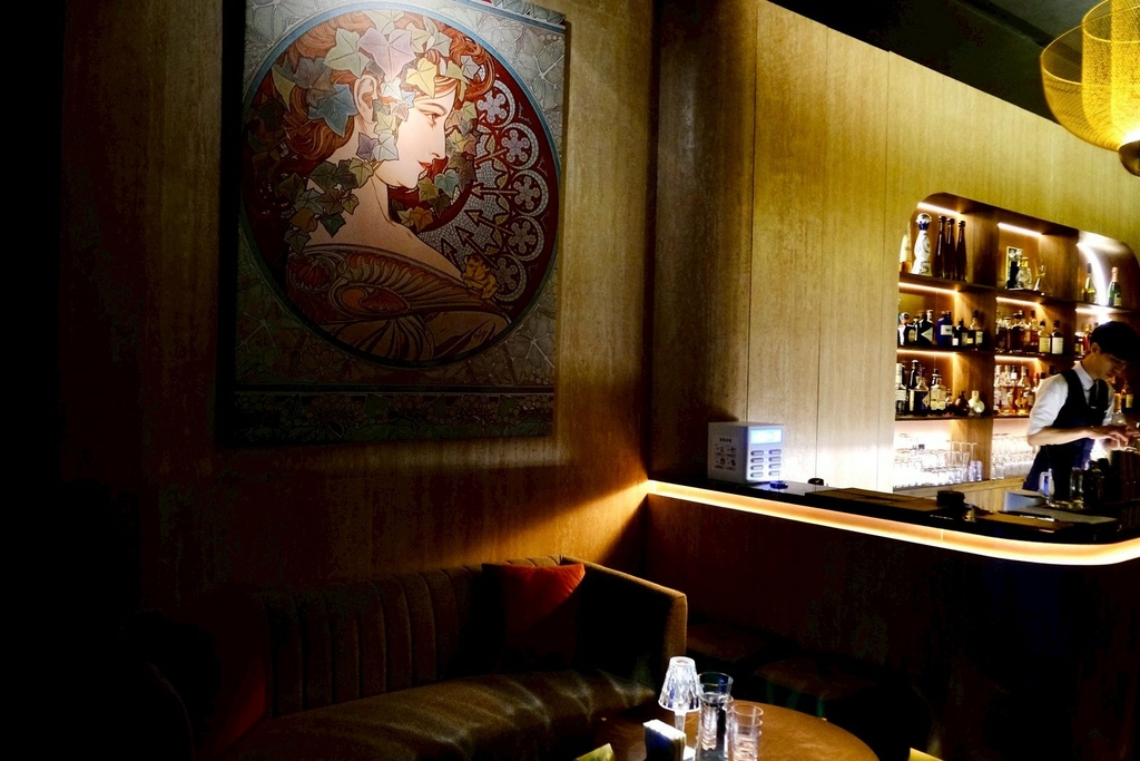 【台北微醺】信義區絕美沈浸式餐酒館！在梵谷星空下吃爆漿黑松露