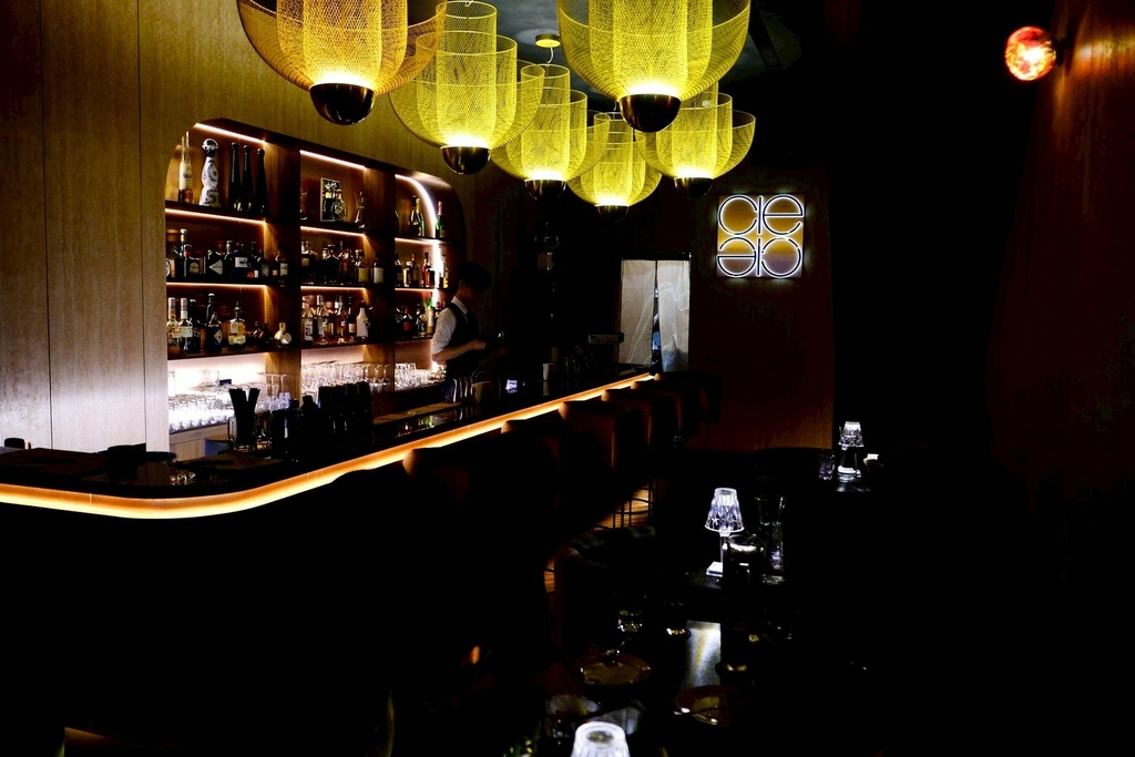 【台北微醺】信義區絕美沈浸式餐酒館！在梵谷星空下吃爆漿黑松露