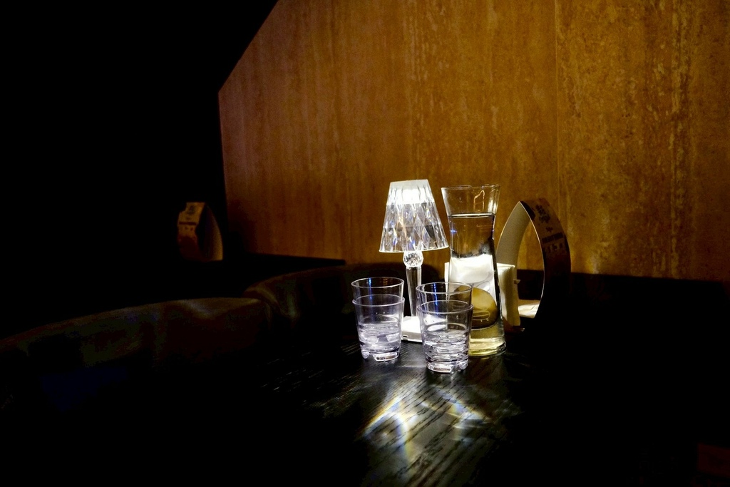 【台北微醺】信義區絕美沈浸式餐酒館！在梵谷星空下吃爆漿黑松露