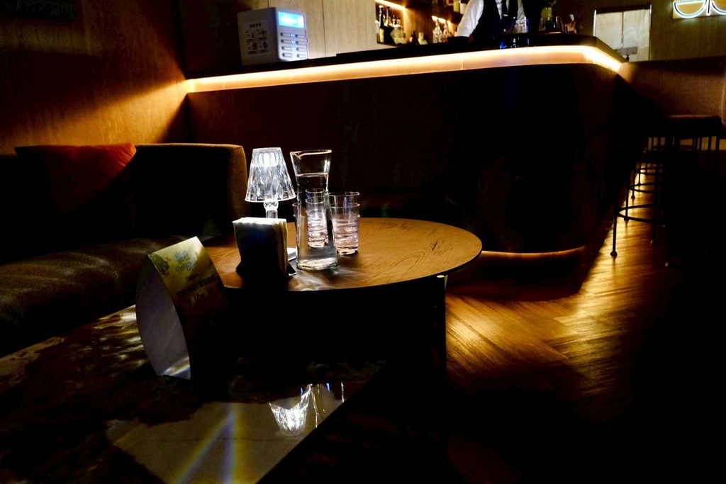 【台北微醺】信義區絕美沈浸式餐酒館！在梵谷星空下吃爆漿黑松露