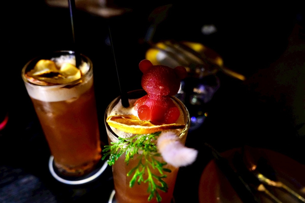 【台北微醺】信義區絕美沈浸式餐酒館！在梵谷星空下吃爆漿黑松露