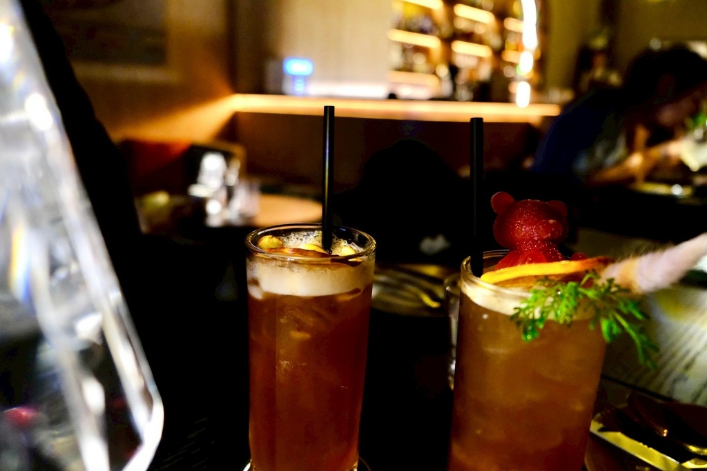 【台北微醺】信義區絕美沈浸式餐酒館！在梵谷星空下吃爆漿黑松露