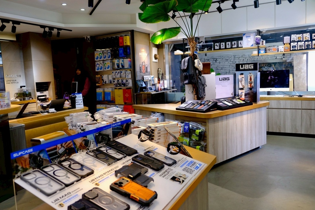 iPhone 容量滿了別急著換 16!小資女發現台北維修神店