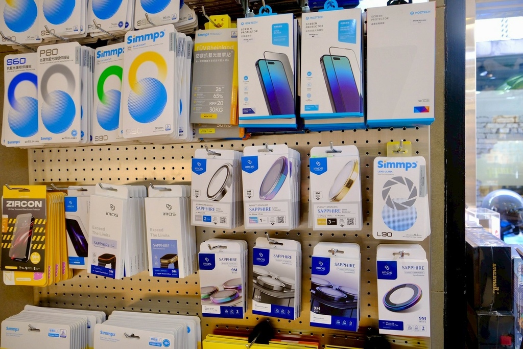 iPhone 容量滿了別急著換 16!小資女發現台北維修神店