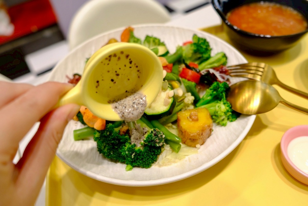 善導寺美食｜上班族午餐救星！這不是吃草，是能當正餐的「溫沙拉