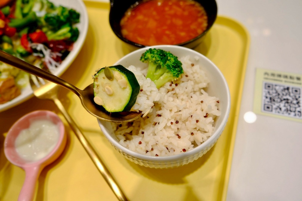 善導寺美食｜上班族午餐救星！這不是吃草，是能當正餐的「溫沙拉