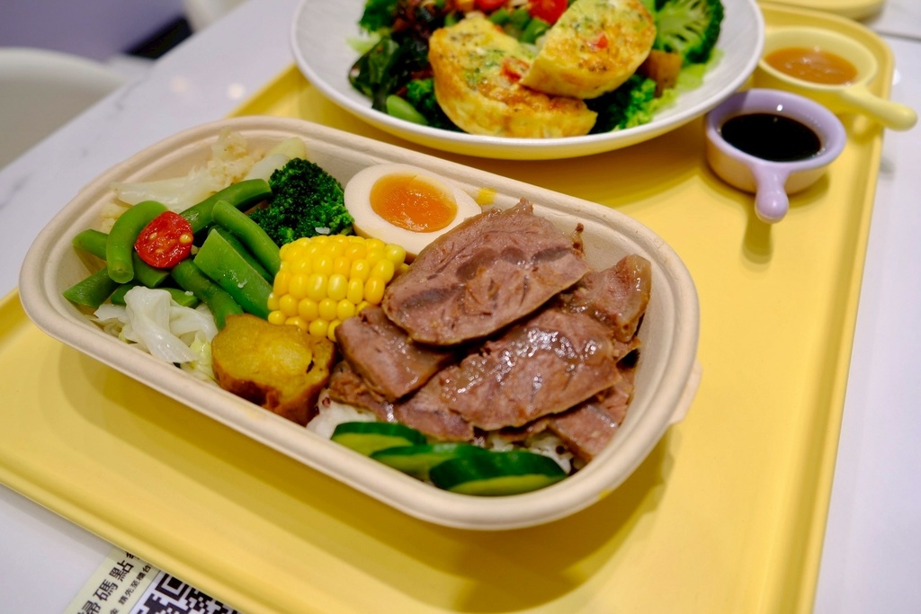 善導寺美食｜上班族午餐救星！這不是吃草，是能當正餐的「溫沙拉