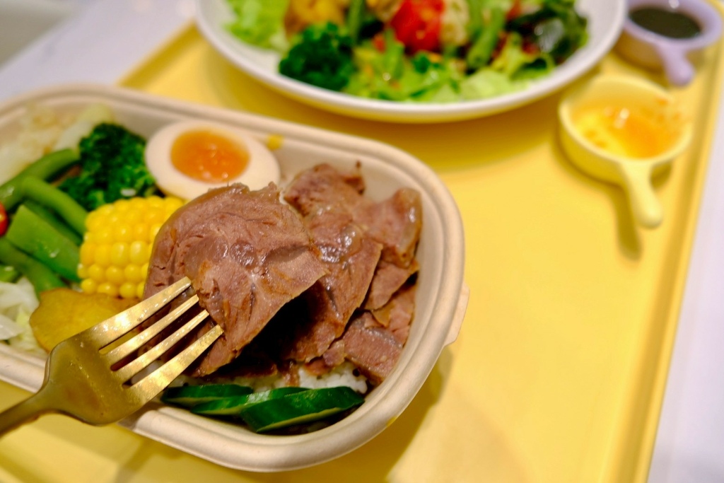 善導寺美食｜上班族午餐救星！這不是吃草，是能當正餐的「溫沙拉