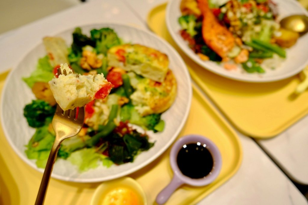 善導寺美食｜上班族午餐救星！這不是吃草，是能當正餐的「溫沙拉