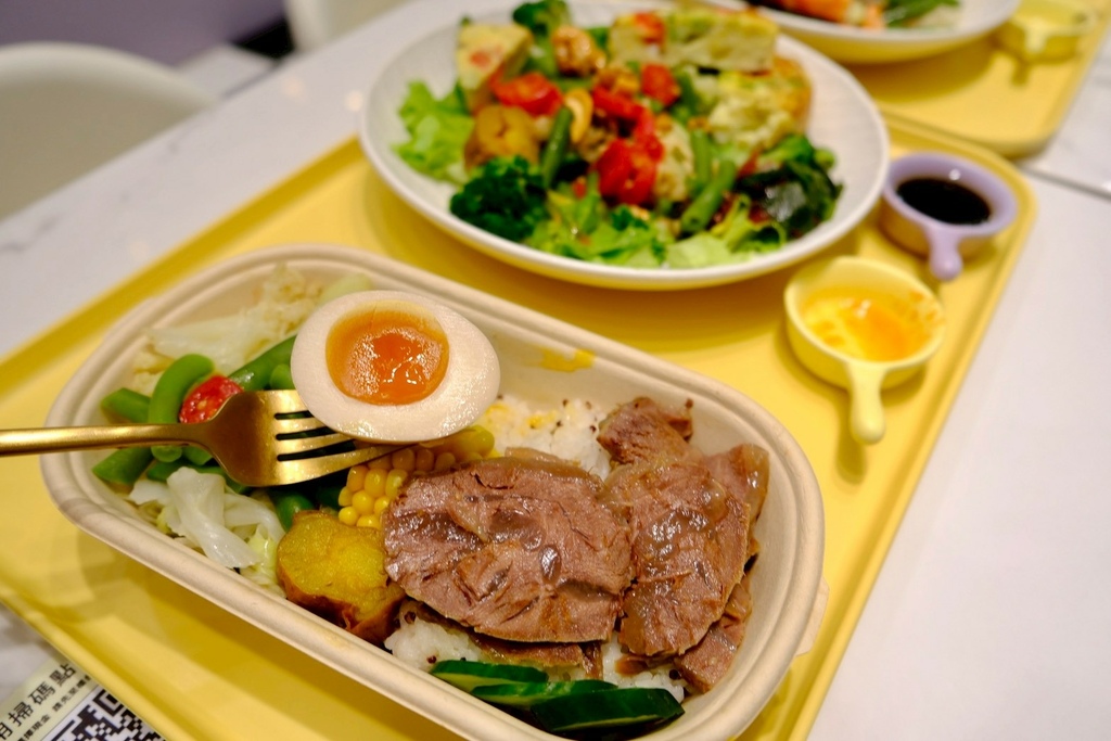 善導寺美食｜上班族午餐救星！這不是吃草，是能當正餐的「溫沙拉