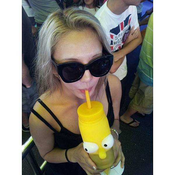 131023-2-isnt it the most special water bottle  #simpson.jpg