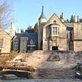 Marble_Village_Lockheart_Castle,_Lockheart_Castle_exterior_and_steps,_in_2009-12-26