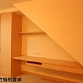 B室衣櫥和書桌.JPG