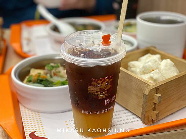 高雄鼓山區聚餐餐廳 真籠國際連鎖餐飲 蒸籠美食大亂鬥 港點 鹹湯 甜湯 蒸籠煲飯煲湯