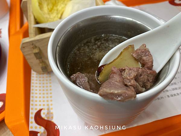 高雄鼓山區聚餐餐廳 真籠國際連鎖餐飲 蒸籠美食大亂鬥 港點 鹹湯 甜湯 蒸籠煲飯煲湯