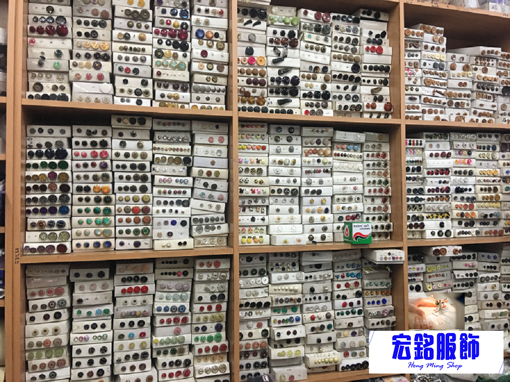 Sew 旅行 麻雀雖小五臟俱全 台灣服飾業的小麻雀就在彰化員林 聯鎰服裝材料 Cp值超高的拉 可以來這買口罩材料喔 Sew Beautiful Sew Beautiful 美縫做衣 衣服修改 修改衣服 改衣