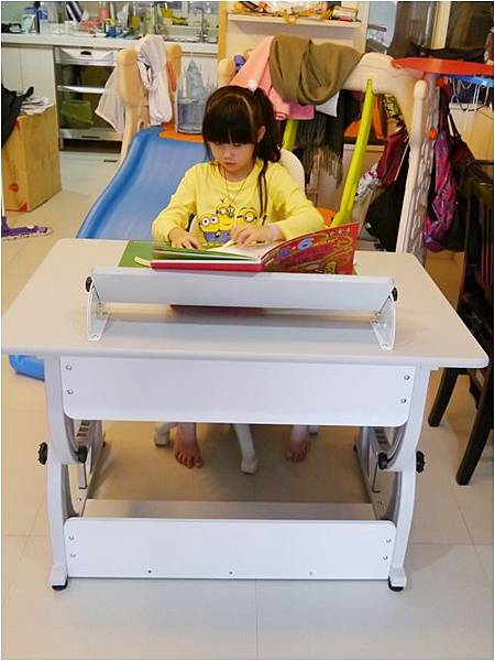 20151017005小Ｍｏ的6歲生日禮物！專屬小Ｍｏ的書桌。.jpg